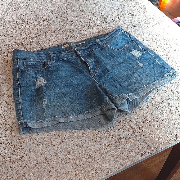 Jean shorts size 6 - Picture 3 of 4